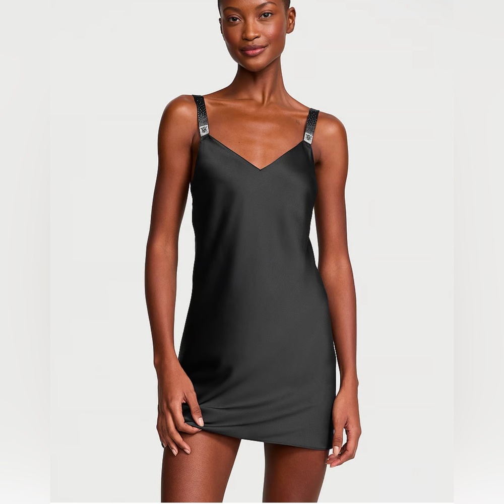 VICTORIA'S SECRET
Scattered Shine Strap Satin Strappy-Back Slip